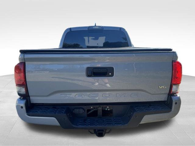 Used 2018 Toyota Tacoma TRD Sport AWD/4WD image 6