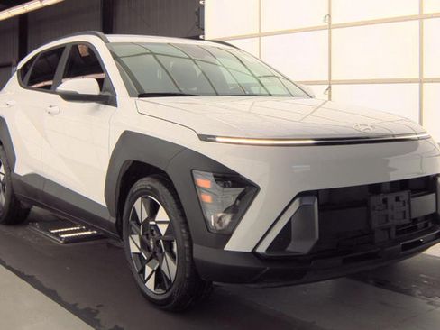 Certified 2025 Hyundai Kona SEL FWD image 2