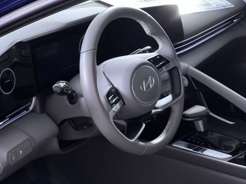 Used 2025 Hyundai Elantra SEL image 24