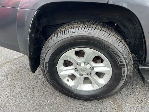 Used 2017 Toyota 4Runner SR5 Premium image 11