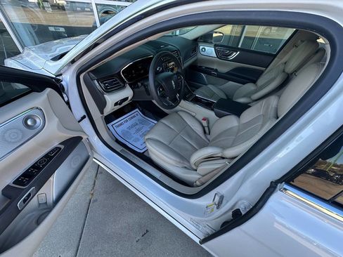 Used 2017 Lincoln Continental Reserve w/ Luxury Package image 9