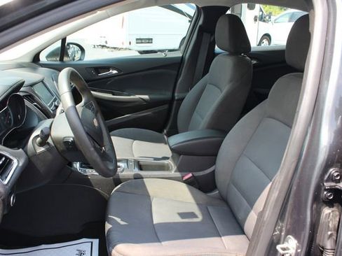 Used 2018 Chevrolet Cruze LT w/ Convenience Package image 16
