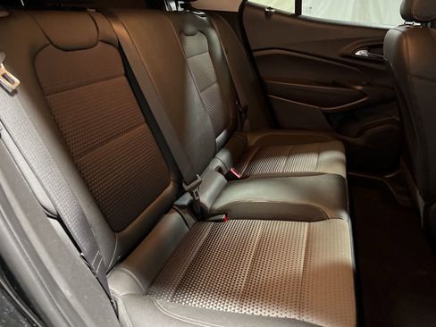 Used 2025 Chevrolet Trax LT w/ LT Convenience Package image 12