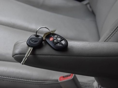 Used 2013 Toyota Sienna XLE FWD image 38