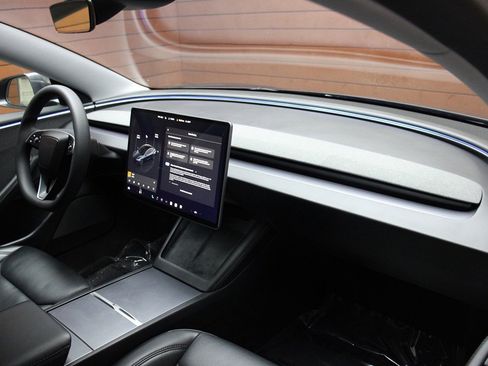 Used 2025 Tesla Model 3 Long Range image 23