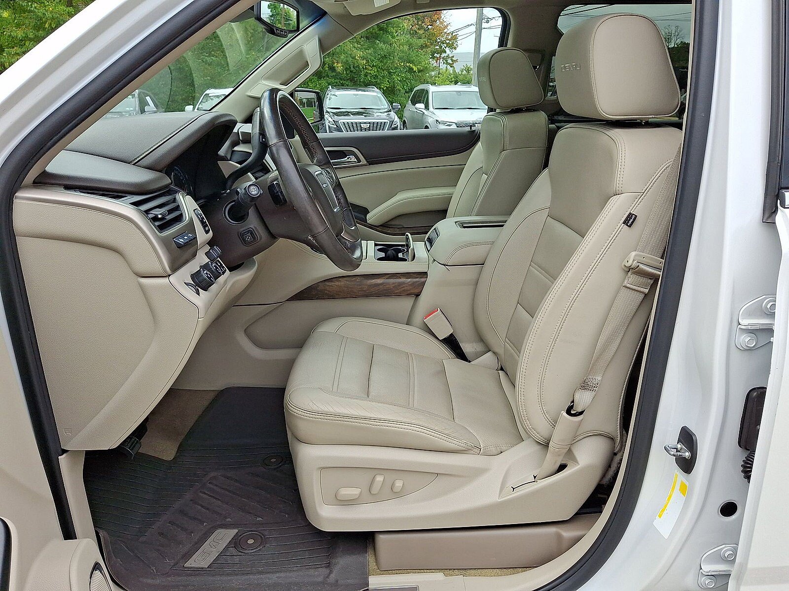 Used 2018 GMC Yukon XL Denali w/ Open Road Package AWD/4WD image 11