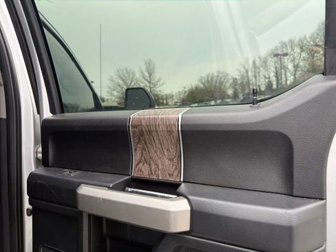 Used 2019 Ford F350 Lariat image 17