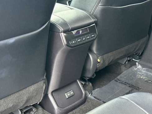 Used 2024 Toyota Highlander XLE image 14