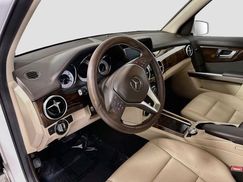 Used 2015 Mercedes-Benz GLK 350 4MATIC image 4