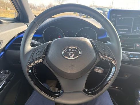 Used 2020 Toyota C-HR XLE image 29