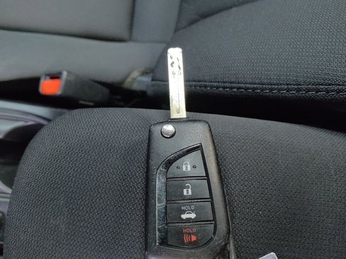 Used 2024 Toyota Corolla LE image 32