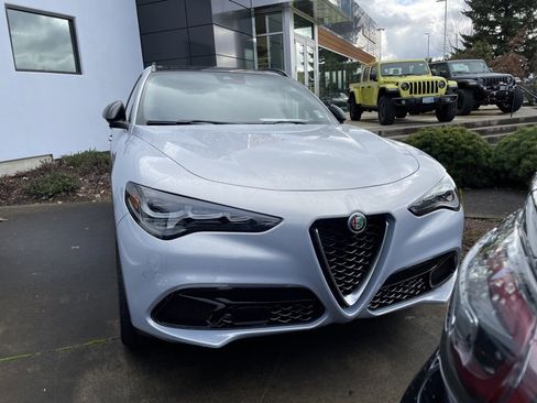 New 2024 Alfa Romeo Stelvio Ti image 2