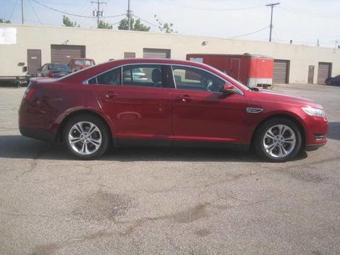 Used 2014 Ford Taurus SEL w/ Equipment Group 201A image 4
