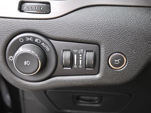 Used 2022 Jeep Cherokee Limited image 12