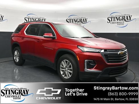 Certified 2023 Chevrolet Traverse LT FWD image 1