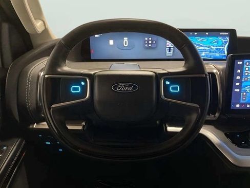 Used 2025 Ford Expedition Max Platinum AWD/4WD image 13