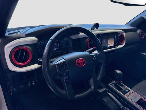 Used 2017 Toyota Tacoma TRD Off-Road w/ Tow Package (A/T) AWD/4WD image 7