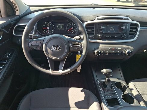 Used 2017 Kia Sorento AWD image 11