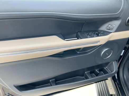 Used 2024 Ford Expedition Max Limited image 12