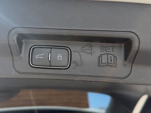 Certified 2023 Ford Explorer XLT w/ Equipment Group 202A image 9