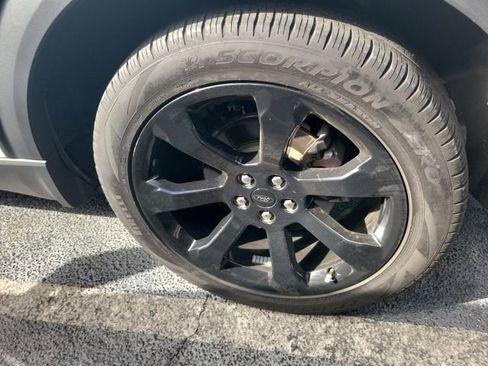 Used 2023 Ford Explorer ST-Line w/ Class IV Trailer Tow Package image 7