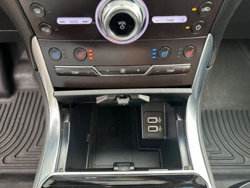 Used 2020 Ford Edge Titanium w/ Equipment Group 301A AWD/4WD image 32