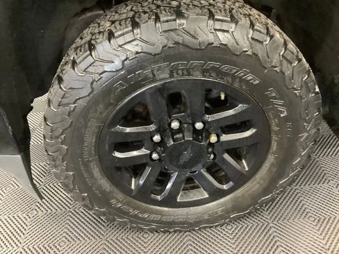 Used 2019 Chevrolet Silverado 2500 LT w/ Midnight Edition AWD/4WD image 2