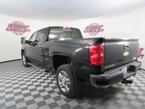Used 2018 Chevrolet Silverado 2500 High Country image 5