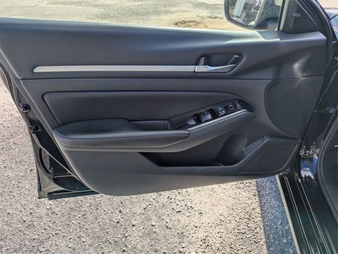 Used 2023 Nissan Altima 2.5 SV image 12