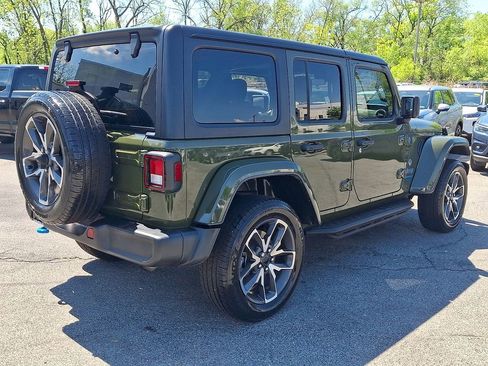 Used 2024 Jeep Wrangler Unlimited w/ Convenience Group AWD/4WD image 5