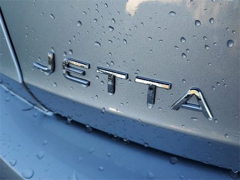 Certified 2024 Volkswagen Jetta SE image 6
