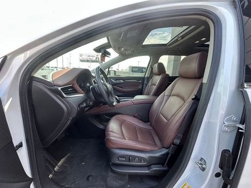 Used 2021 Buick Enclave Avenir w/ Avenir Technology Package FWD image 6