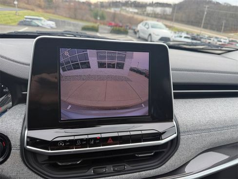 Used 2022 Jeep Compass Latitude w/ Convenience Group image 18