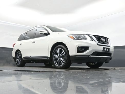 Used 2019 Nissan Pathfinder Platinum image 44