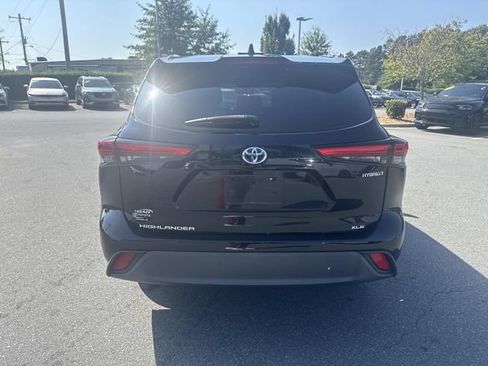 Used 2021 Toyota Highlander XLE FWD image 8
