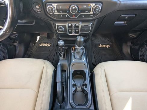 Used 2020 Jeep Wrangler Unlimited Sahara image 23