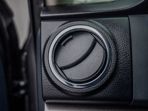 Used 2018 Toyota Tundra SR5 w/ SR5 Upgrade Package image 19