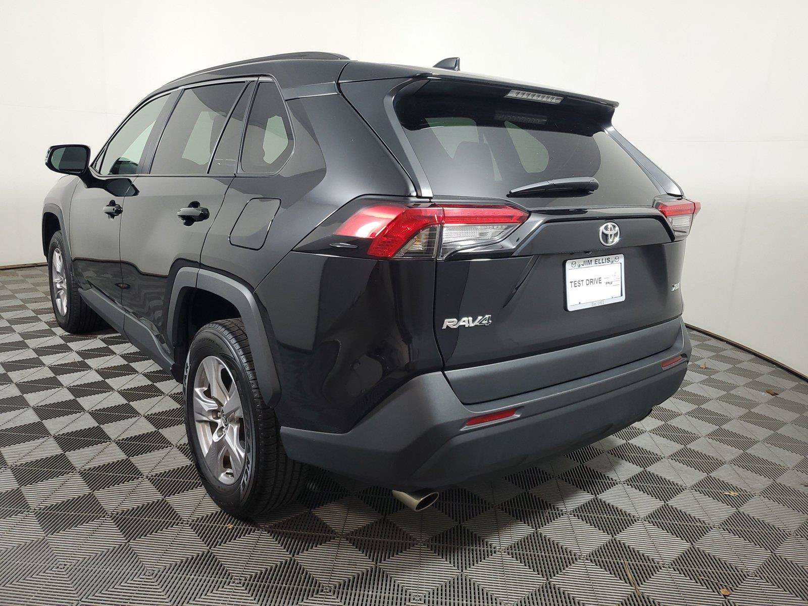 Used 2025 Toyota RAV4 XLE FWD image 6