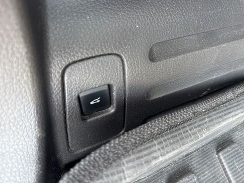 Used 2013 Lincoln MKX AWD image 24