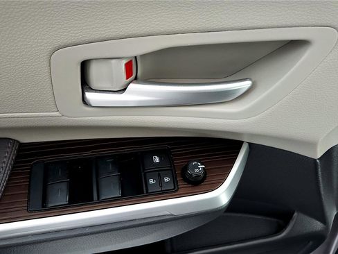 Certified 2024 Toyota Sienna XLE image 24