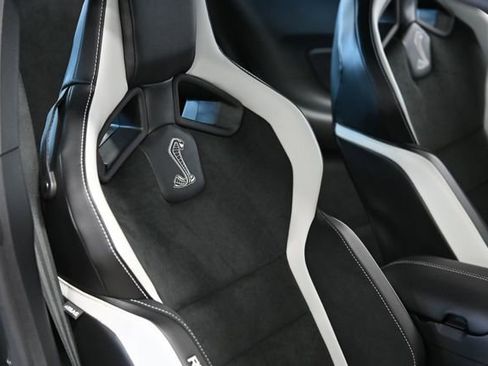 Used 2020 Ford Mustang Shelby GT500 w/ Carbon Fibre Track Pack image 33