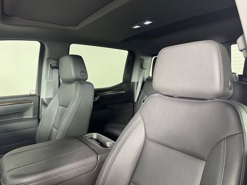 Used 2025 Chevrolet Silverado 1500 LT Trail Boss w/ Convenience Package II AWD/4WD image 9