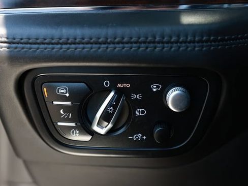 Used 2018 Bentley Bentayga AWD/4WD image 65
