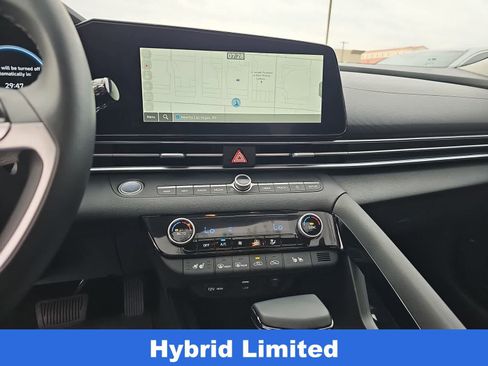 Certified 2025 Hyundai Elantra Limited image 20