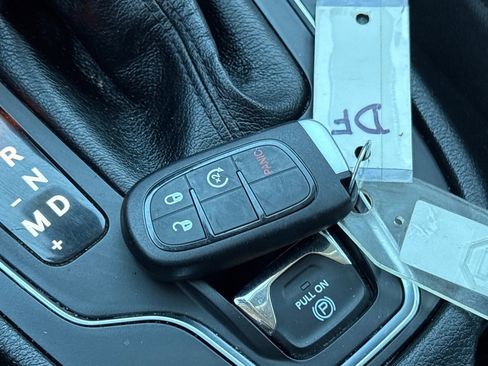 Used 2022 Jeep Cherokee Latitude Lux image 39