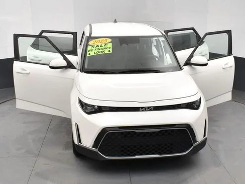Used 2025 Kia Soul LX w/ LX Technology Package image 10