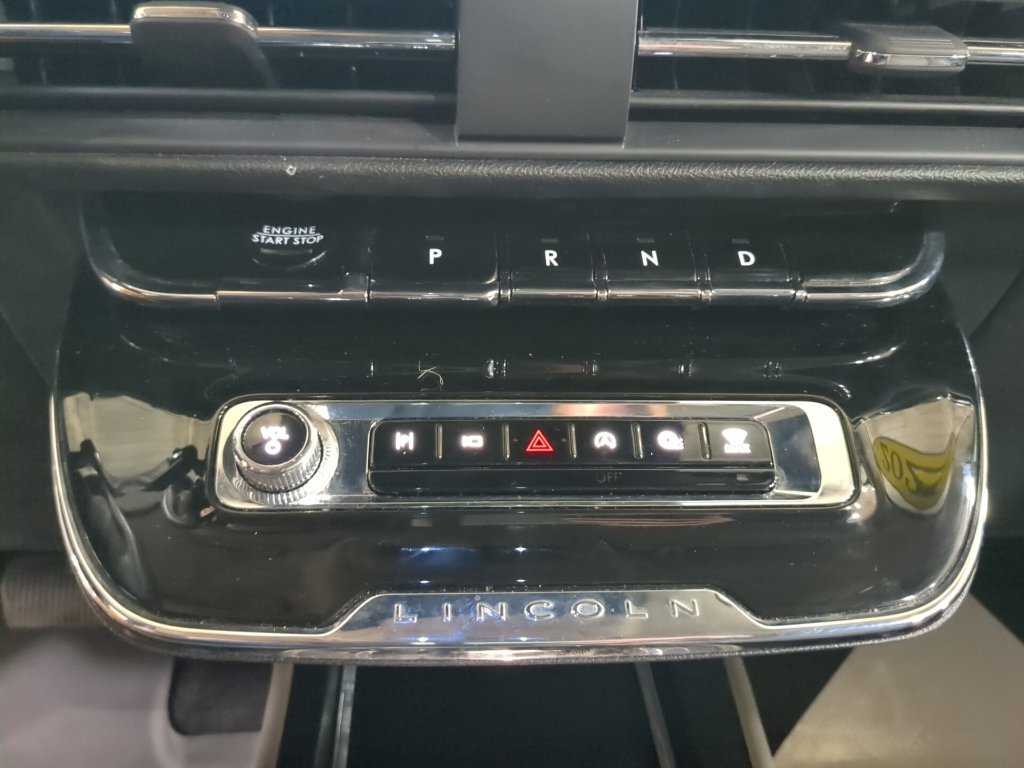 Used 2025 Lincoln Corsair AWD w/ Equipment Group 101A image 16