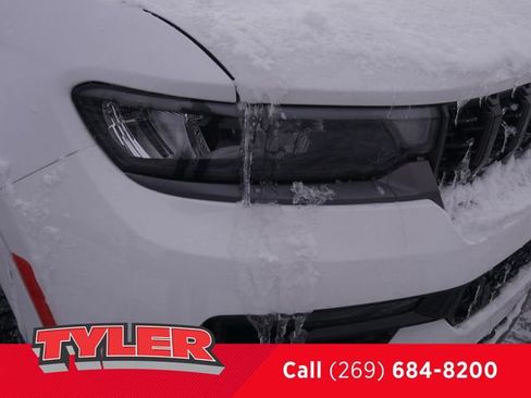 New 2026 Jeep Grand Cherokee Limited AWD/4WD image 10
