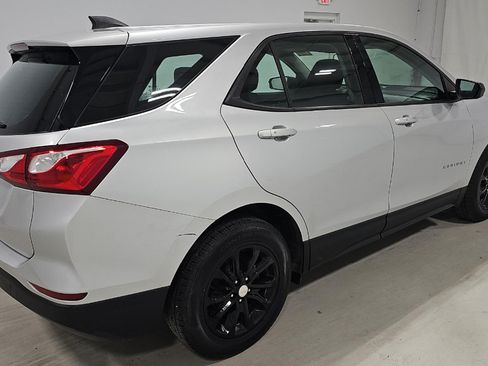 Used 2019 Chevrolet Equinox LS FWD image 3