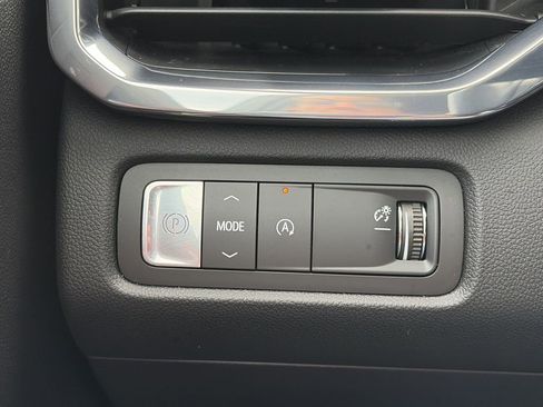 Used 2025 GMC Acadia Elevation image 24